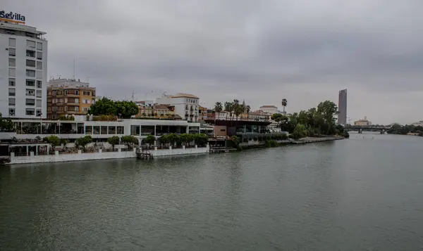 Un paseo por algunos de los lugares y monumentos mas iconicos de Sevilla