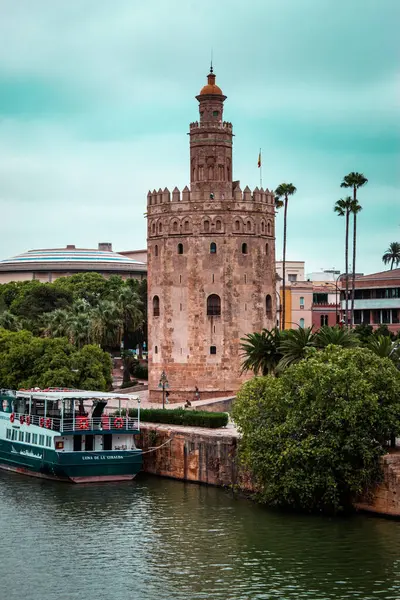 Un paseo por algunos de los lugares y monumentos mas iconicos de Sevilla