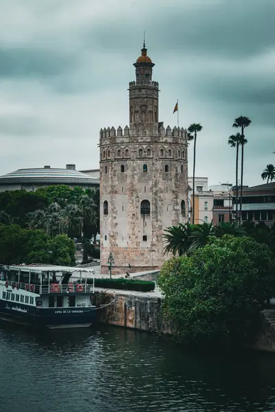 Un paseo por algunos de los lugares y monumentos mas iconicos de Sevilla