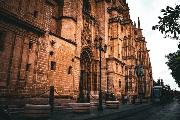 Un paseo por algunos de los lugares y monumentos mas iconicos de Sevilla