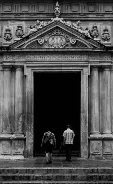 Un paseo por algunos de los lugares y monumentos mas iconicos de Sevilla