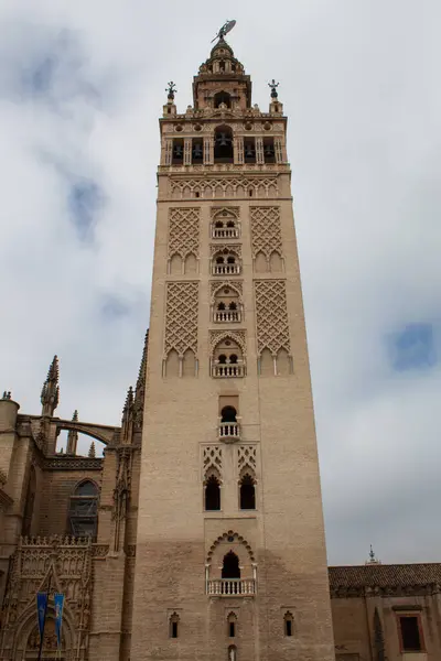 Un paseo por algunos de los lugares y monumentos mas iconicos de Sevilla