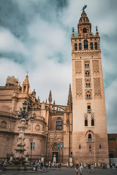 Un paseo por algunos de los lugares y monumentos mas iconicos de Sevilla