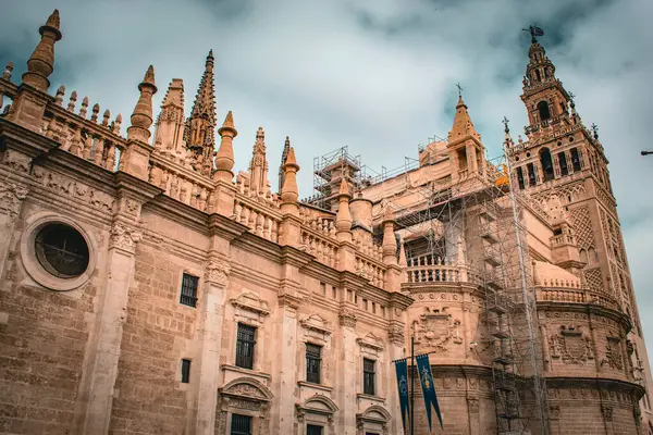 Un paseo por algunos de los lugares y monumentos mas iconicos de Sevilla