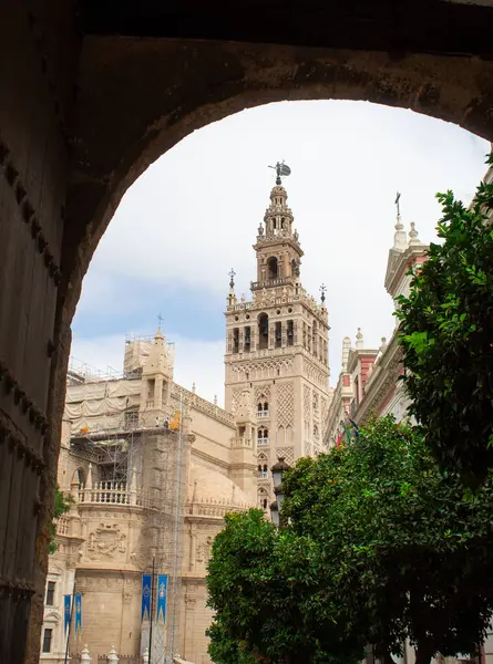 Un paseo por algunos de los lugares y monumentos mas iconicos de Sevilla