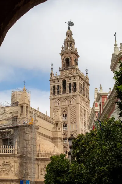 Un paseo por algunos de los lugares y monumentos mas iconicos de Sevilla