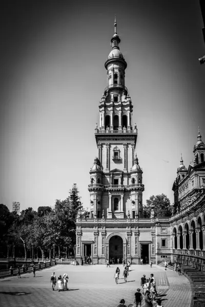Un paseo por algunos de los lugares y monumentos mas iconicos de Sevilla