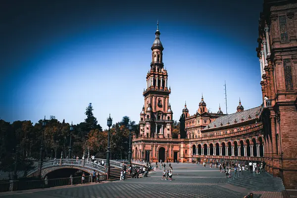 Un paseo por algunos de los lugares y monumentos mas iconicos de Sevilla