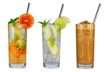 Portakal Virjin Mojito, Apple Virgin Mojito, beyaz arka planda soğuk kahve.,
