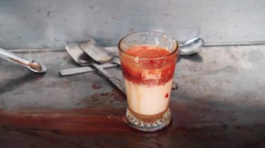 Kırmızı Çay Süt Çayı, İçecek Karıştırma Konseptine Eklendi