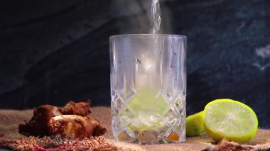 Limon Çayı 'na Sıcak Su Ekleniyor
