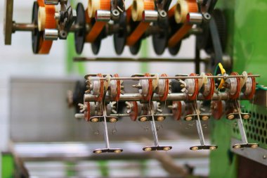 Fabrikadaki üretim hattının ayrıntıları, sığ alan derinliği...