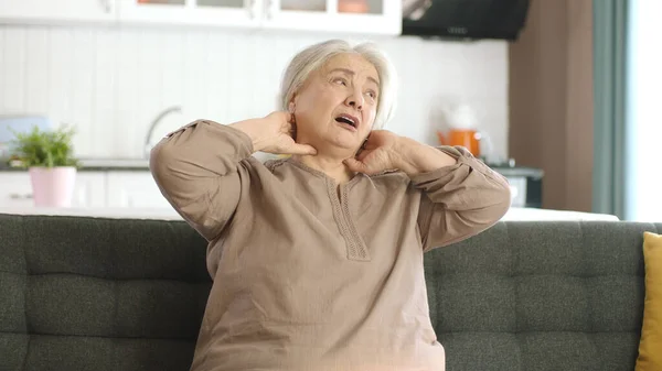 Elderly Woman Feels Pain Neck Joints Elderly Woman Sitting Sofa — Stock Photo, Image