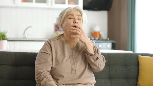 První Příznaky Viru Nachlazení Chřipky Objevily Staré Ženy Žena Trpící — Stock fotografie