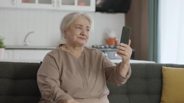 Mujer Anciana Aprendiendo Usar Dispositivo Tecnología Moderna Feliz Abuela Edad — Vídeos de Stock