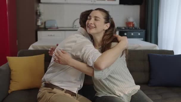 Couple 30S Hug Each Other Happy Husband Wife Hug Each — Stock Video