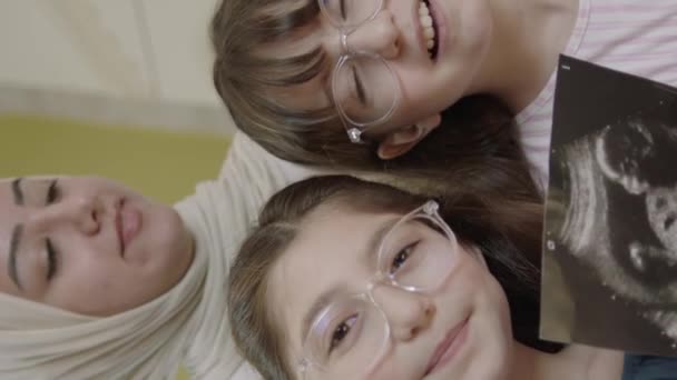 Little Girls Holding Image Unborn Sibling Ultrasound Girls Take Selfie — Stock Video