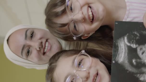 Little Girls Holding Image Unborn Sibling Ultrasound Girls Take Selfie — Stock Video