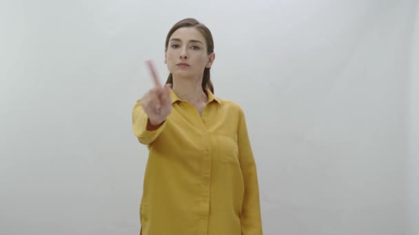 Kadın Onaylamadığı Durumlara Hayır Diyor Şiddete Maruz Kalmak Istemiyor Parmağını — Stok video