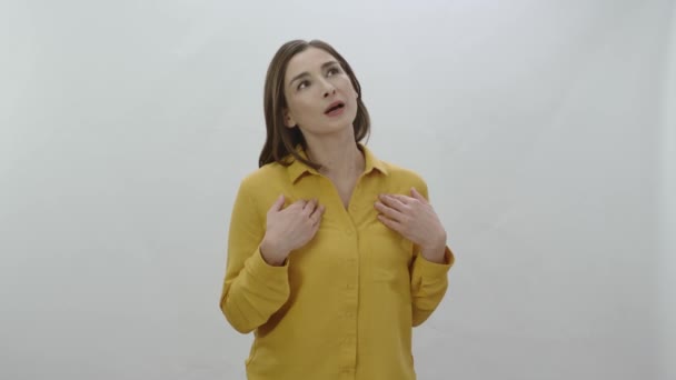 Woman Speaking Corner Screen Woman Speaks Something Imaginary Asks Questions — Stock Video
