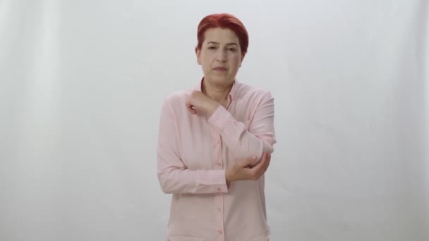 Portret Rudej Kobiety Cierpiącej Ból Ramion Stawów Mięśni Kobieta Problemami — Wideo stockowe