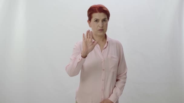 Žena Nechce Být Vystavena Násilí Snaží Chránit Říká Zastavte Natáhne — Stock video