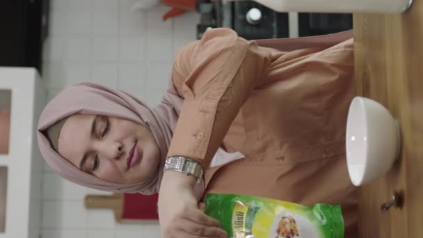 Woman Wearing Headscarf Prepares Healthy Breakfast Oats Milk Dry Rolled — Stock Video