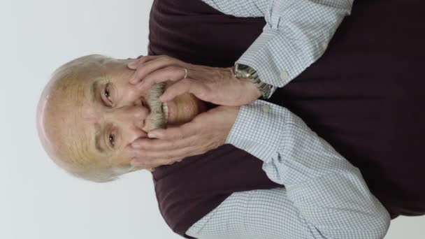 Vieil Homme Nerveux Est Très Effrayé Portrait Tudio Vieil Homme — Video