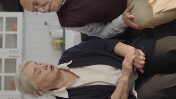 Problemas Experimentados Por Parejas Casadas Una Pareja Ancianos Sentados Sillón — Vídeos de Stock