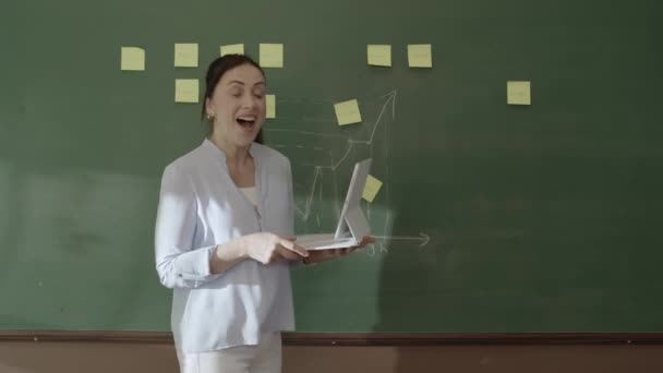 Female Teacher Standing Front Blackboard Pasted Notes Math Formulas Written — Wideo stockowe