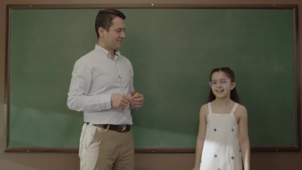 Young Teacher Teaching Math Girl Student Blackboard Classroom Portrait Idealistic — Video