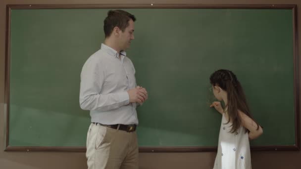 Young Teacher Teaching Math Girl Student Blackboard Classroom Portrait Idealistic — Vídeos de Stock