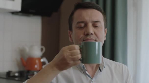 Portrait Satisfied Man Drinking Tea Coffee Kitchen Attractive Man Kitchen — Vídeo de stock