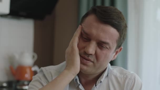 Stressed Man Severe Headache Suffering Muscle Tension Has Painful Headaches — Αρχείο Βίντεο