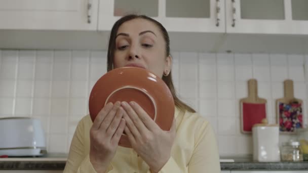 Character Portrait Young Woman Who Loves Eat Home Kitchen Enjoys — Vídeo de stock