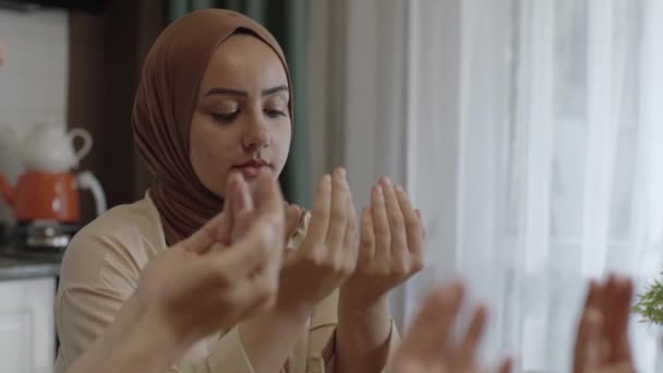 Modern Muslim Young Woman Praying Her Family Home Breaking Her — Vídeo de stock