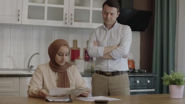 Muslim Young Couple Checking Payment Bills Kitchen Home Manage Family — Wideo stockowe
