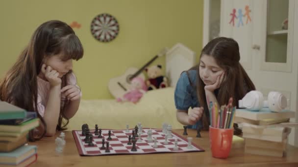 Portrait Smart Little Girls Playing Chess Room Development Logical Thinking — Stock Video