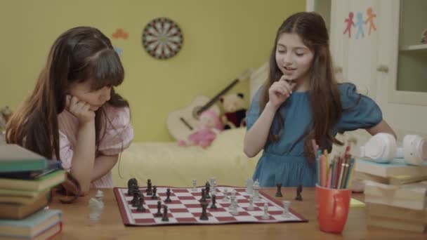 Portrait Smart Little Girls Playing Chess Room Development Logical Thinking — Video Stock
