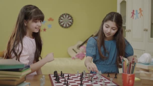 Portrait Smart Little Girls Playing Chess Room Development Logical Thinking — Wideo stockowe