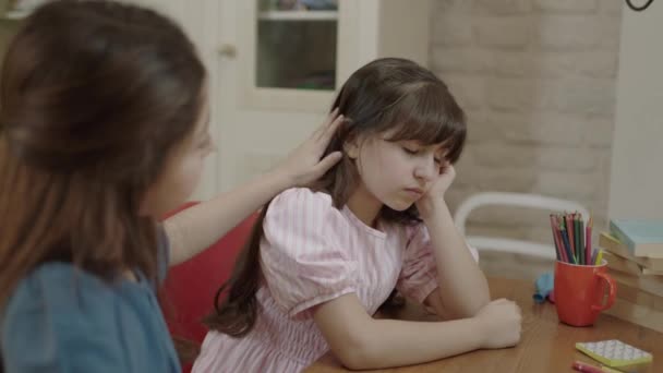 Little Girl Comforting Her Sad Friend She Comforts Him His — Αρχείο Βίντεο