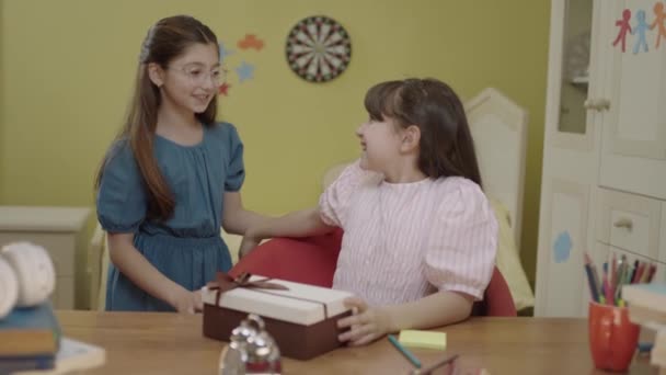 Loving Little Girl Surprises Her Dear Friend Who Doing Her — Αρχείο Βίντεο