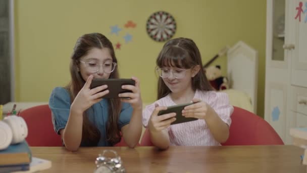 Two Little Girl Friends Playing Online Games Smartphones Home Daycare — Stockvideo