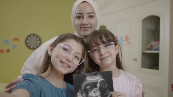 Little Girls Holding Image Unborn Sibling Ultrasound Girls Take Selfie — Video Stock