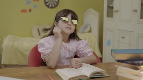 Little Girl Reading Book Her Room Eye Shaped Papers Her — Stok video