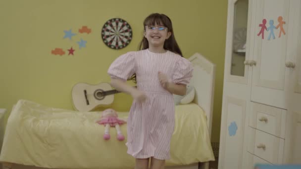 Portrait Happy Little Girl Dancing Having Fun Alone Her Room — Vídeo de Stock