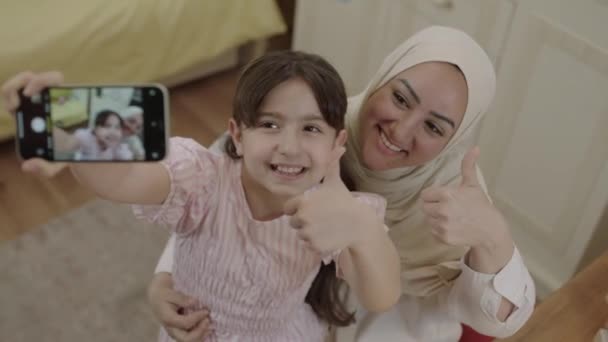 Little Cute Girl Taking Selfie Her Young Mother Hijab Recording — Stock videók