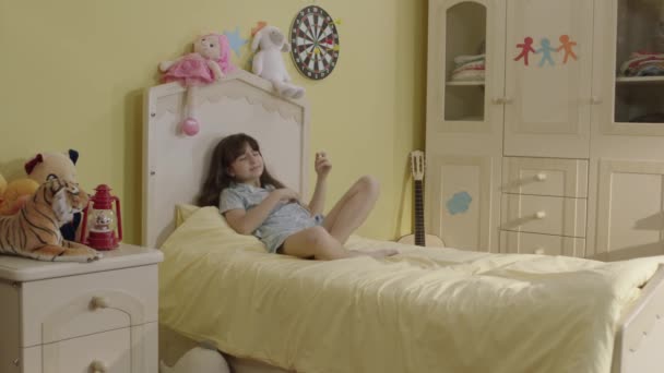 Little Girl Sings Alone Her Bed Playing Imaginary Guitar Using — Stock video