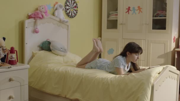 Little Girl Surfing Internet Tablet Computer Lying Her Bed Home — Vídeos de Stock