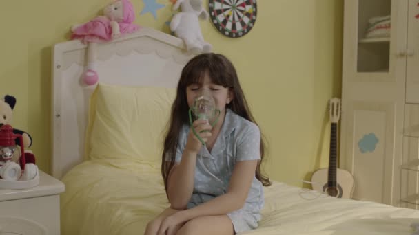 Little Girl Has Shortness Breath Child Bed Inhales Smoke Medicine — Stock Video